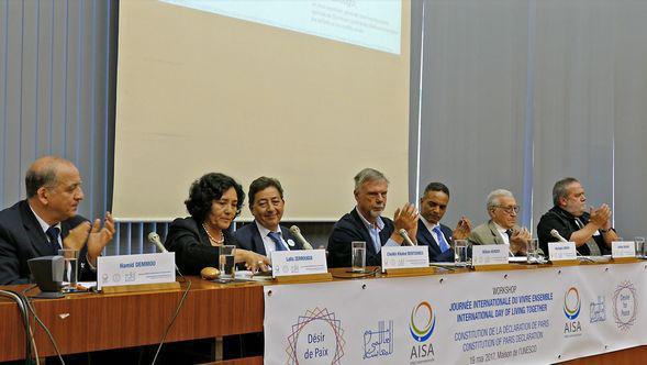 Workshop Journée International du Vivre Ensemble, 19 mai 2017, Maison de l’UNESCO, Paris Table ronde avec, de droite à gauche : Bernard Montaud, Lakhdar Brahimi, Mustapha Abbani, William Heinzer, Cheikh Khaled Bentounes, Leila Zerrougui, Hamid Demmou. © Aisa, AD