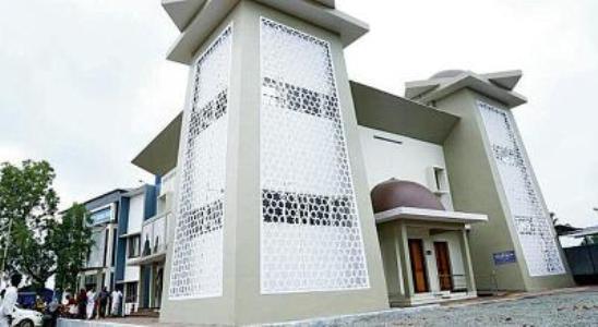 La mosquée Al-Rahma, près de Malappuram, est la première d'Inde à proposer des sermons en langue des signes pour ses fidèles malentendants.