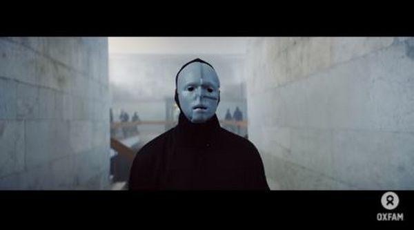 Silence, on braque un hôpital ! Un spot choc contre l’évasion fiscale (vidéo)
