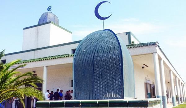 Un rassemblement à la mosquée de la fraternité à Perpignan a été organisé, jeudi 21 décembre, en hommage aux victimes de l’accident de Millas le 14 décembre. © Miloud Kerzazi alias Sous-France