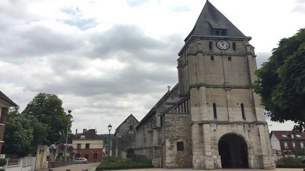 Attentat de Saint-Etienne-du-Rouvray : la préfecture de police de Paris accusée d'avoir masqué sa responsabilité