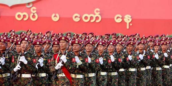 Birmanie : des militaires condamnés à dix ans de prison pour le meurtre de Rohingyas