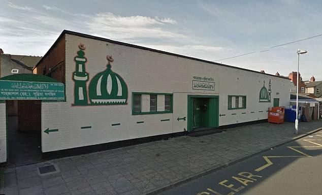 Birmingham : des piétons renversés devant une mosquée, la piste terroriste écartée