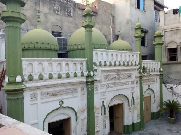La mosquée Mubarak, à Sialkot, au Pakistan, a été détruite le 24 mai par une foule nourrie par la haine des Ahmadis à qui le lieu de culte appartient. A l'image, la mosquée avant sa destruction.