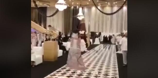 Un défilé sans mannequin en Arabie Saoudite, un « ghost fashion show » moqué sur le Web (vidéo)