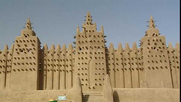 Mali : la remarquable mosquée de Djenné alimentée à l'énergie solaire