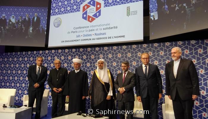 La conférence interreligieuse pour la paix et la solidarité s'est tenue mardi 17 septembre à Paris. De g. à dr. : le président de la Fédération protestante de France (FPF), l'archevêque de Lille Mgr Defois, le grand mufti du Liban Abdellatif Deriane, le secrétaire général de la Ligue islamique mondiale Mohammed Ben Abdul Karim Al-Issa, le Grand rabbin de France Haïm Korsia, le président de la Fondation de l'islam de France Ghaleb Bencheikh, et Mgr Emmanuel Adamakis, président de l'Assemblée des évêques orthodoxes de France (AEOF).