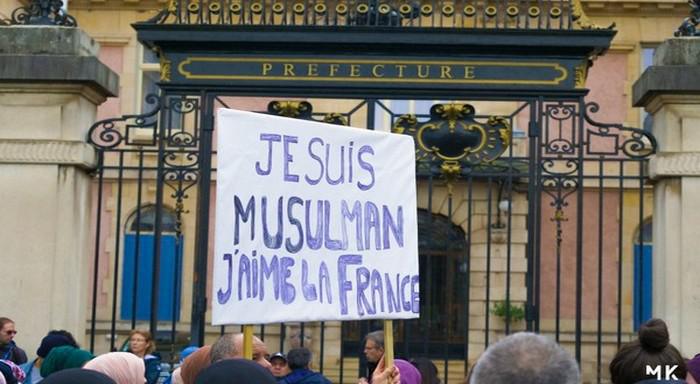 Jusqu’à 2 000 personnes se sont réunies, samedi 2 novembre, pour une marche contre l’islamophobie à Belfort. © MK / Grande Mosquée de Belfort