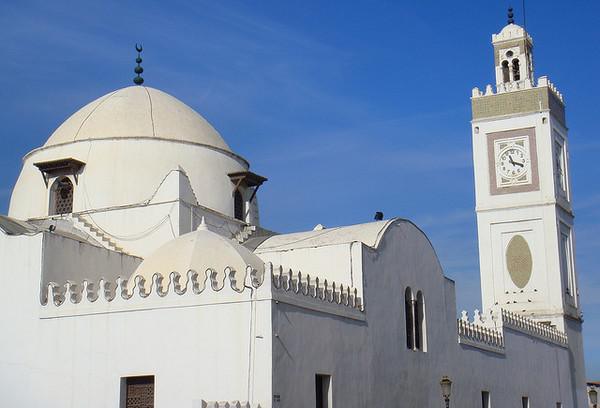 Coronavirus : l’Algérie ferme ses mosquées et ses frontières