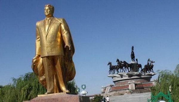 Non, le terme « coronavirus » n’a pas été interdit d'usage au Turkménistan