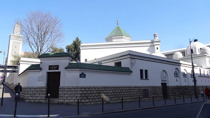 Vers une reprise des cultes sans l’Aïd al-Fitr ? La Mosquée de Paris s’insurge du changement de calendrier