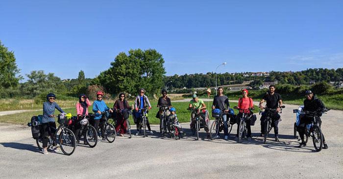 Sur les routes de France, la joyeuse troupe de Sakana a fait de belles rencontres en vue de sensibiliser les fidèles des mosquées à l'écologie. © Sakana