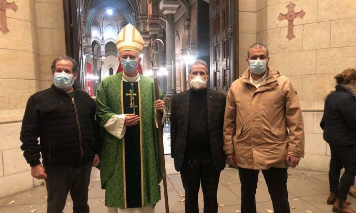 Après l’attentat de Nice, les responsables musulmans de Saint-Etienne se sont rendus à la messe d’hommage aux victimes à la cathédrale Saint-Charles. De droite à gauche : le directeur des affaires culturelles de la Grande Mosquée de Saint-Etienne Youssef Afif, le recteur Larbi Marchiche, l’évêque, Sylvain Bataille, et Mourad Aissaoui, président de l’association Amea. © GMSE