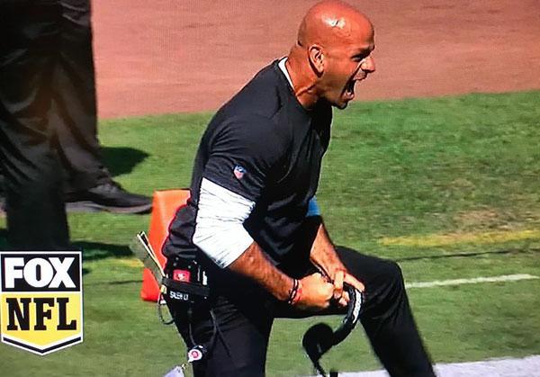 En devenant coach des Jets de New York, Robert Saleh marque l’histoire du football américain. @ CC BY-NC 2.0 / LA Rams, 2019