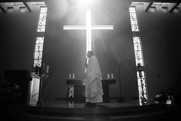 Abus sexuels dans l'Eglise catholique : au moins 10 000 victimes en 70 ans en France