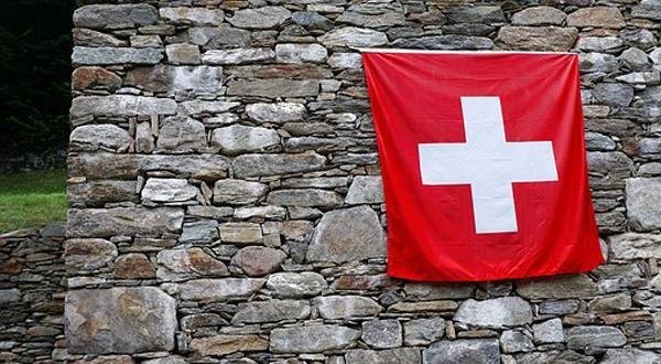 Initiative anti-niqab : le « oui » à l'interdiction du voile intégral en Suisse adopté