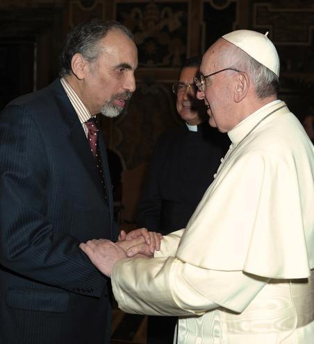 Mustapha Chérif avec le pape François. (photo : D.R.)