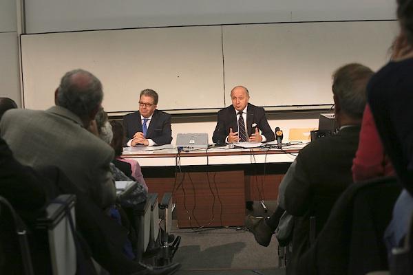Le ministère français des Affaires étrangères, Laurent Fabius, au colloque « Religions et politique étrangère » de Sciences-Po Paris en novembre 2013. © F.de La Mure/Mae