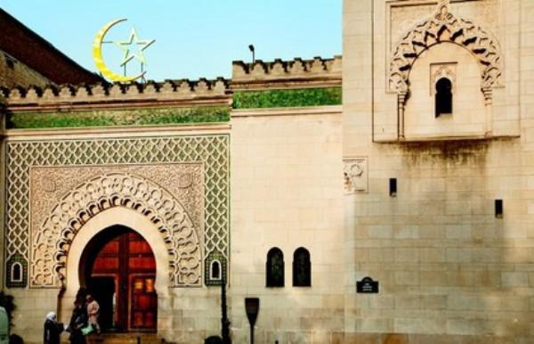 Le conflit se durcit à la Grande Mosquée de Paris avec des femmes