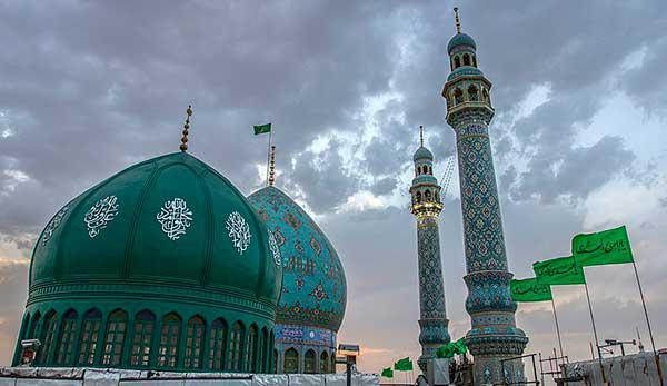 Iran : un camion défonce la porte d’une mosquée sacrée pour les chiites