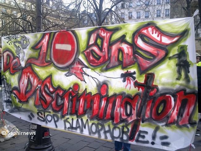 A l'occasion des 10 ans de la loi du 15 mars 2004, des manifestations ont été organisées en France pour dénoncer l'islamophobie, comme ici à Paris (Châtelet).