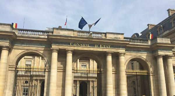 Grenoble : pourquoi le Conseil d'Etat dit non au burkini dans les piscines municipales