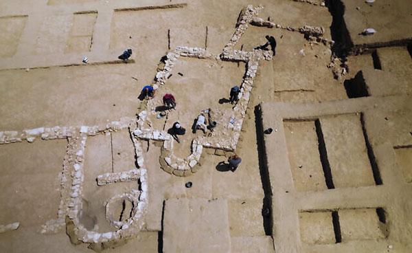 Une photographie aérienne d'une mosquée du 7e siècle aux abords de Rahat, considérées comme l'une des plus vieilles au monde. © Emil Aladjem, Autorité des antiquités d'Israël