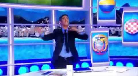 Smaïl Bouabdellah danse après la victoire de l'Algérie le 22 juin.