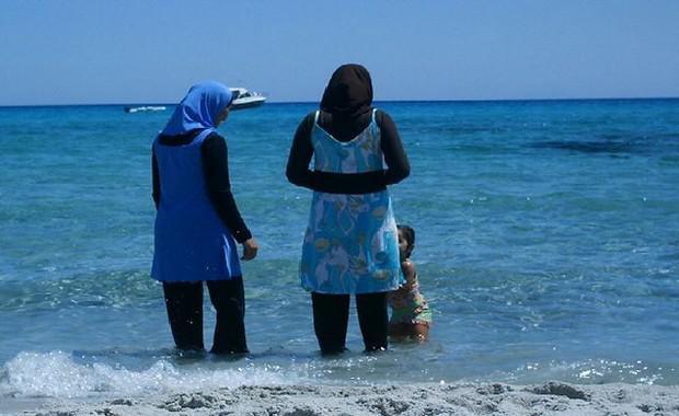 Islamophobie : virées de la plage pour port de voile