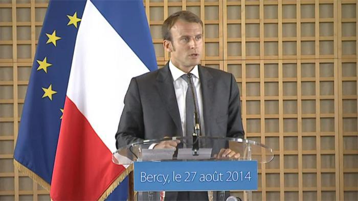 Premier discours du nouveau ministre de l'Economie Emmanuel Macron, à Bercy, le 27 août 2014, lors de la passation de pouvoir avec Arnaud Montebourg.