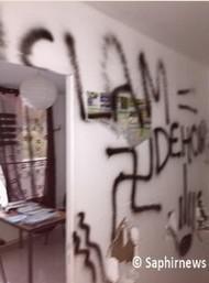 L'agence Muslim Assistance vandalisée.