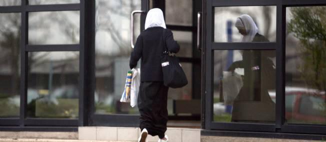 Une mère voilée empêchée d'accéder à l'école de ses enfants