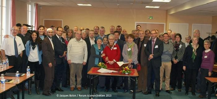 Le 4e Forum islamo-chrétien se déroulera les 28, 29 et 30 novembre 2014 à Lyon. Ici, la photo de clôture de l'édition 2013.