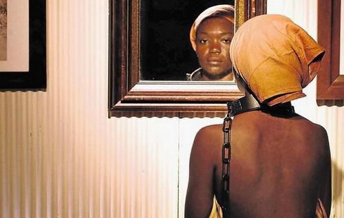 Une plainte pour exiger la fin d'Exhibit B, jugé raciste