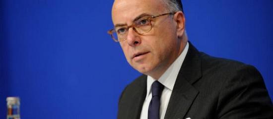 Bernard Cazeneuve, en soutien aux musulmans, réagit contre Eric Zemmour