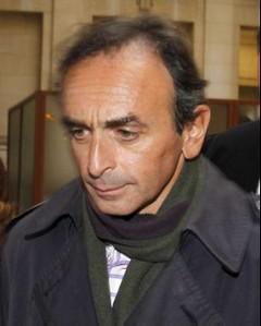 Les Indivisibles déportent Eric Zemmour vers la justice