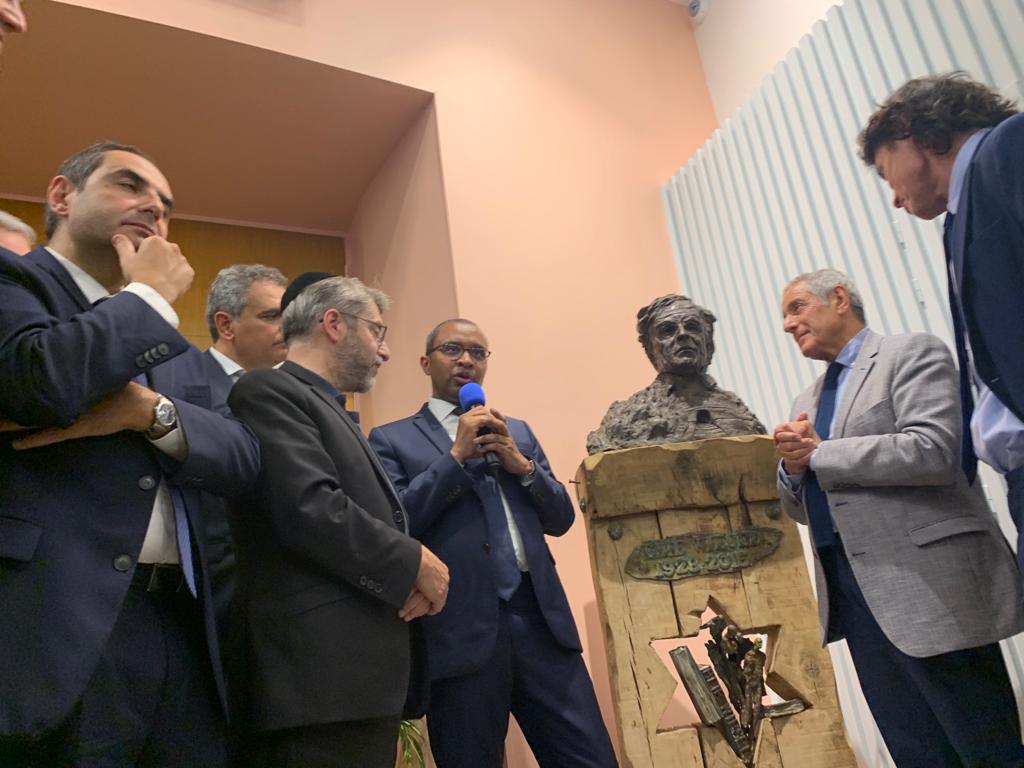 Un buste pour Elie Wiesel le survivant !