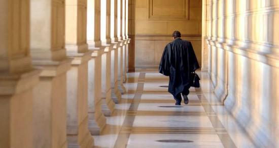 Un professeur avocat pète un câble face à une étudiante voilée