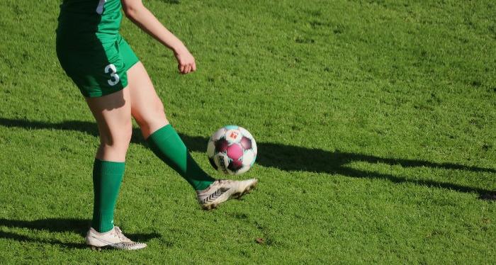 Football : pourquoi l'interdiction du voile lors des compétitions est maintenue par le Conseil d'Etat