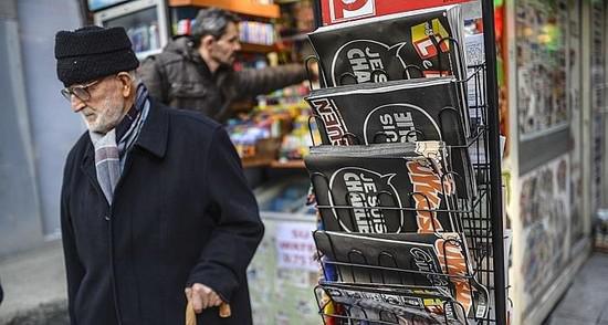 Etats-Unis : la couverture médiatique des attentats de Paris dénoncée
