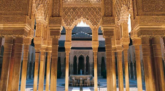 Cour des Lions, Alhambra de Grenade (© Turespaña)