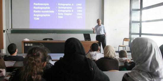 Interdiction du voile à l’université : l’extension permanente de la loi de 2004