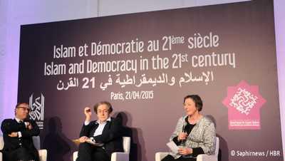 Le premier débat au dîner de lancement de la fondation Al Kawakibi a opposé les philosophes Ghaleb Bencheikh et Alain Finkielkraut. A droite, Sophie Gherardi, directrice de Fait-Religieux.
