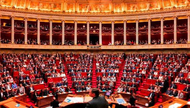Laïcité dans les crèches : la loi Baby Loup, remaniée en profondeur, adoptée
