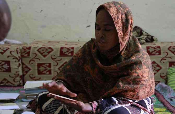 Lalla Moulaty, de la famille d'Abdoulwahid Haidara, héritier de la bibliothèque Mohammed Tahar. Une campagne de financement a été lancée cette année pour la préservation du riche patrimoine historique de Tombouctou, au Mali.