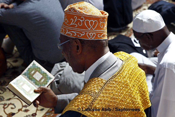 Le mois de Ramadan est l’occasion pour les plus assidus de lire le Coran ‒ si possible dans son intégralité, en s’astreignant à un rythme régulier et quotidien ‒, mais surtout d’en méditer le sens et d’en tirer les leçons pour parfaire son comportement, améliorer ses relations avec autrui, raffermir sa foi et resserrer sa relation intime avec le Très-Haut.