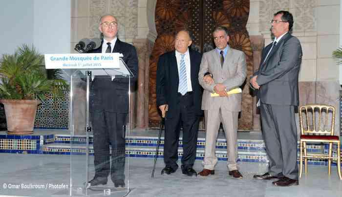 Bernard Cazeneuve à l'iftar organisé à la Grande Mosquée de Paris mercredi 1er juillet en présence de Dalil Boubakeur et d'Anouar Kbibech du CFCM. © Omar Boulkroum / Photofen