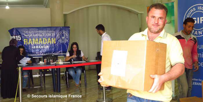 Le mois de Ramadan a toujours été synonyme de générosité. Ici, une distribution de colis alimentaires au Liban réalisée par le Secours islamique France. Chaque colis pèse 25 kg et permet à une famille d’au moins 5 personnes de rompre le jeûne dignement pendant 15 jours. (Photo : © SIF)
