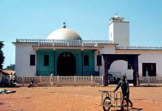 Le Cameroun ferme les mosquées au nom de l'antiterrorisme