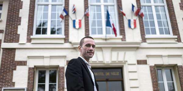 Cyril Nauth, maire Front national de Mantes-la-Ville (Yvelines), bloque par tous les moyens le projet de mosquée.